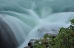 O balé das águas na Athabasca Falls, no Jasper National Park, em Alberta, no Canadá